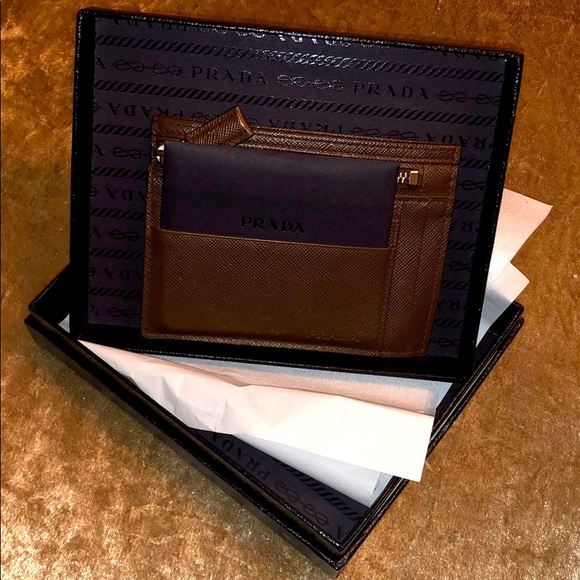 💯 Authentic PRADA Saffiano Leather 💳 wallet 🤎